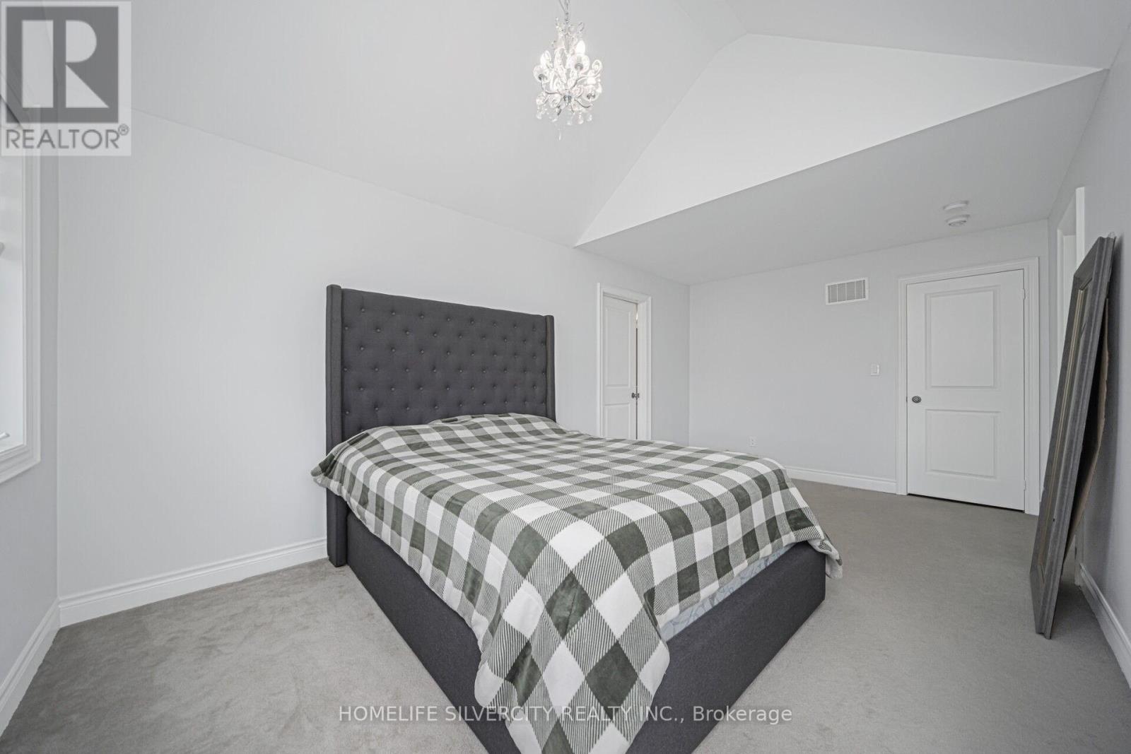 8 Mitchell Crescent, Mono, ON - Indoor Photo Showing Bedroom