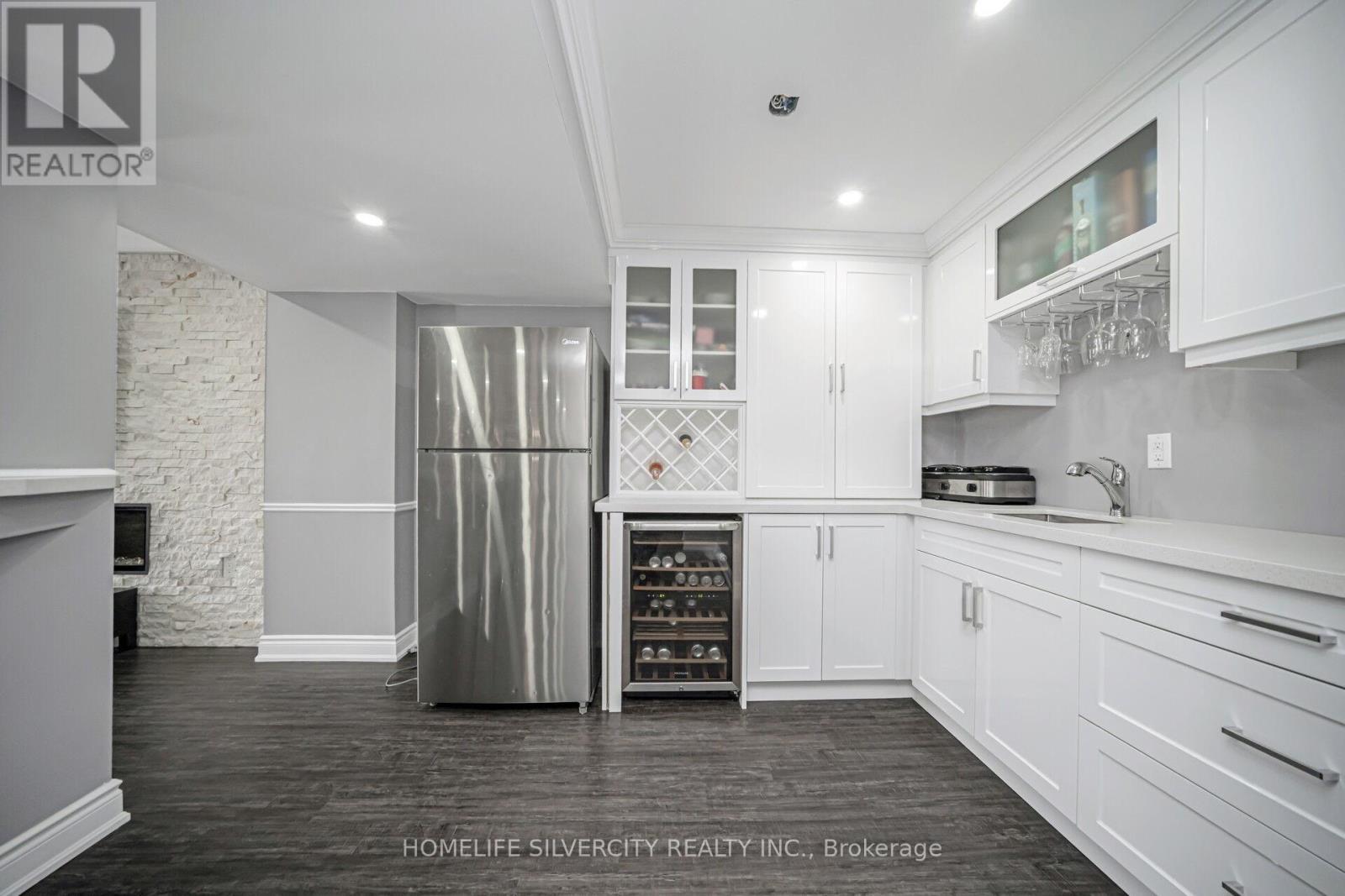 8 Mitchell Crescent, Mono, ON - Indoor Photo Showing Kitchen
