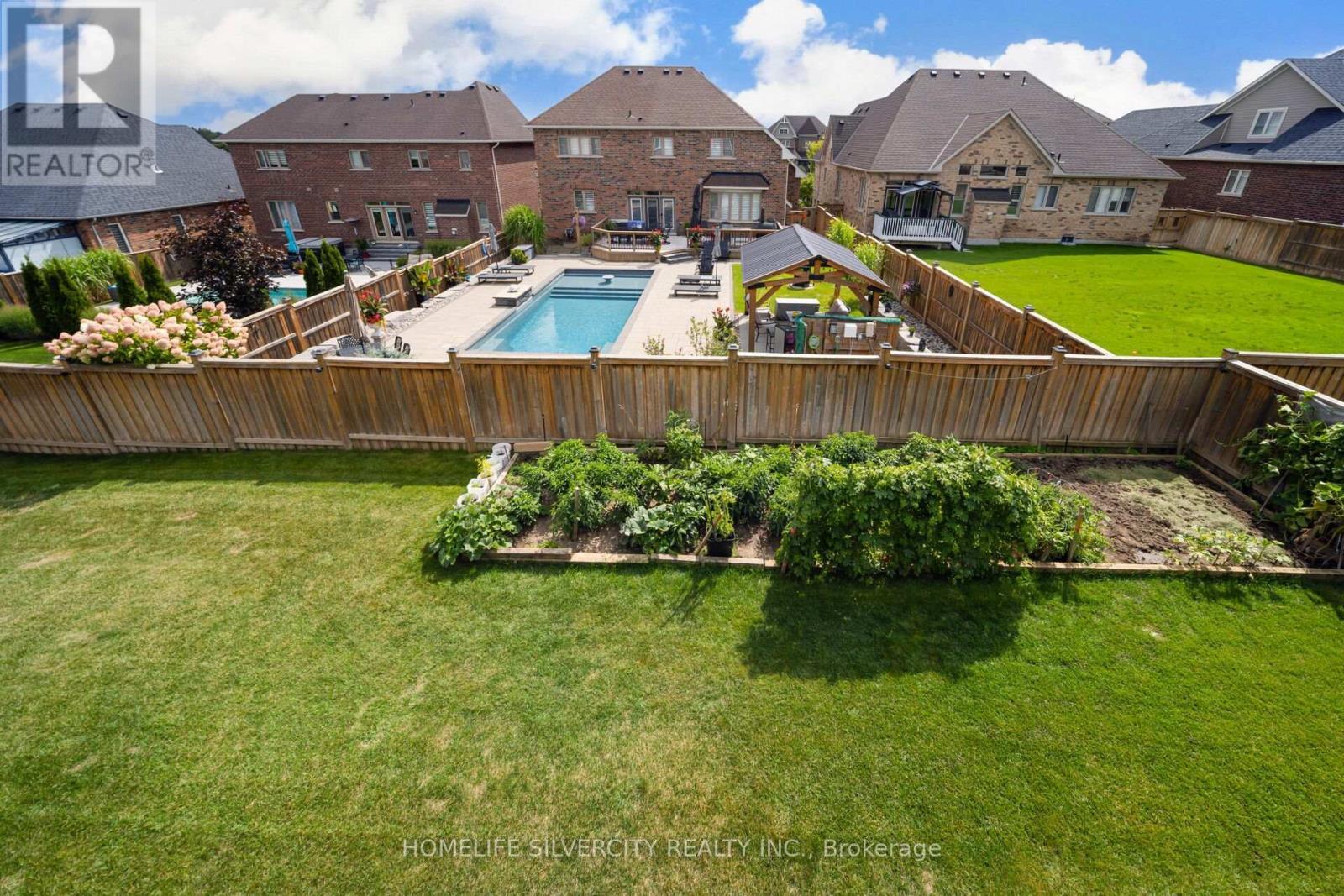 8 Mitchell Crescent, Mono, ON - Outdoor With Backyard