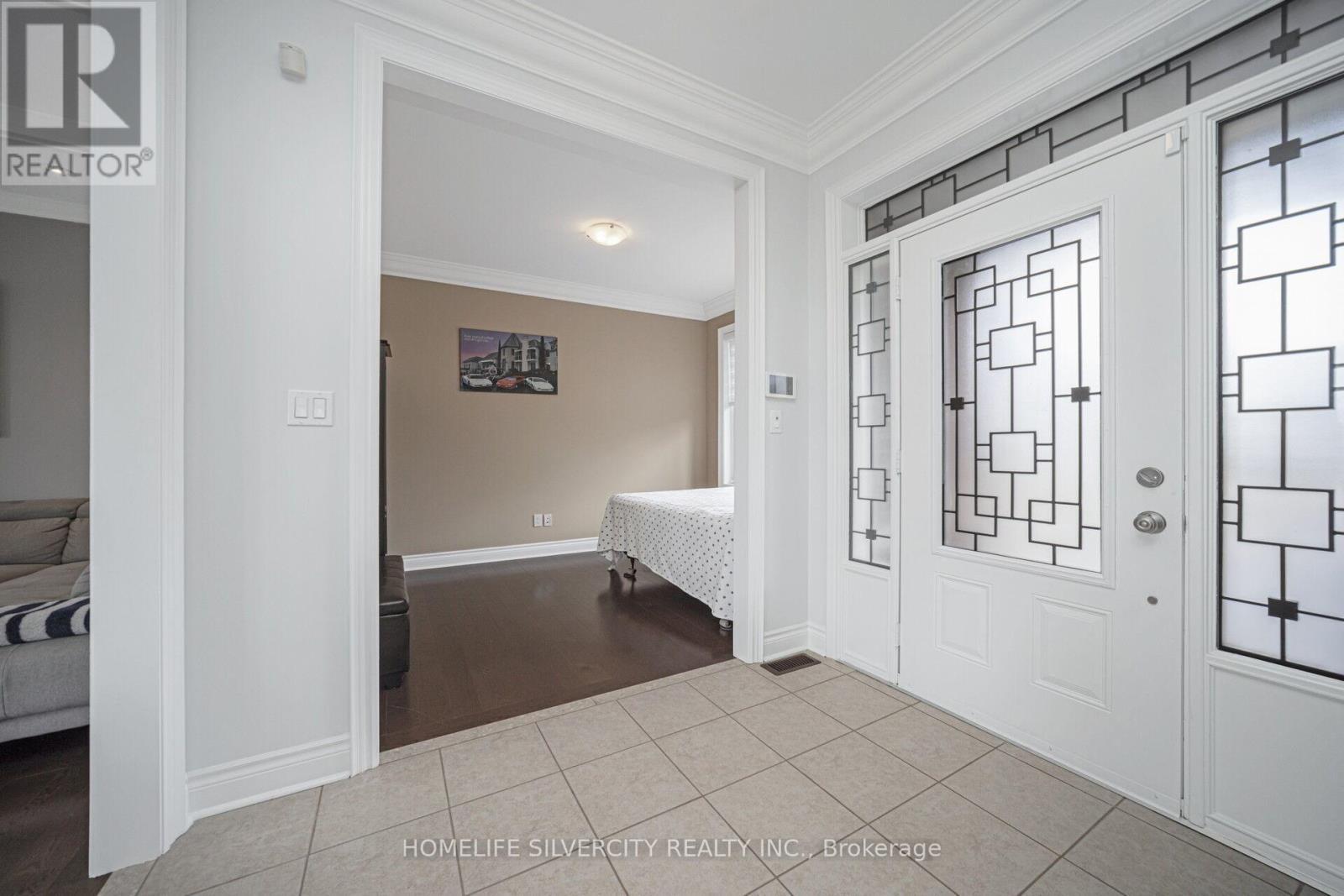 8 Mitchell Crescent, Mono, ON - Indoor Photo Showing Other Room