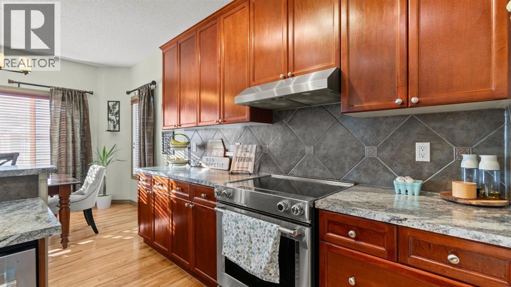 189 Rockyspring Terrace Nw, Calgary, AB - Indoor Photo Showing Kitchen