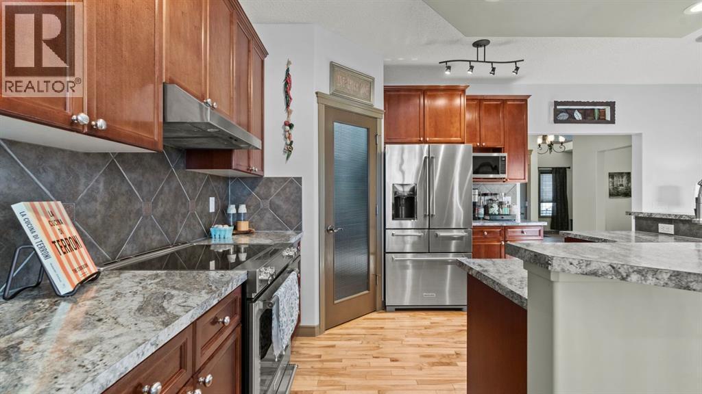 189 Rockyspring Terrace Nw, Calgary, AB - Indoor Photo Showing Kitchen With Stainless Steel Kitchen With Upgraded Kitchen