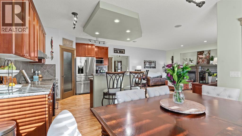 189 Rockyspring Terrace Nw, Calgary, AB - Indoor Photo Showing Dining Room