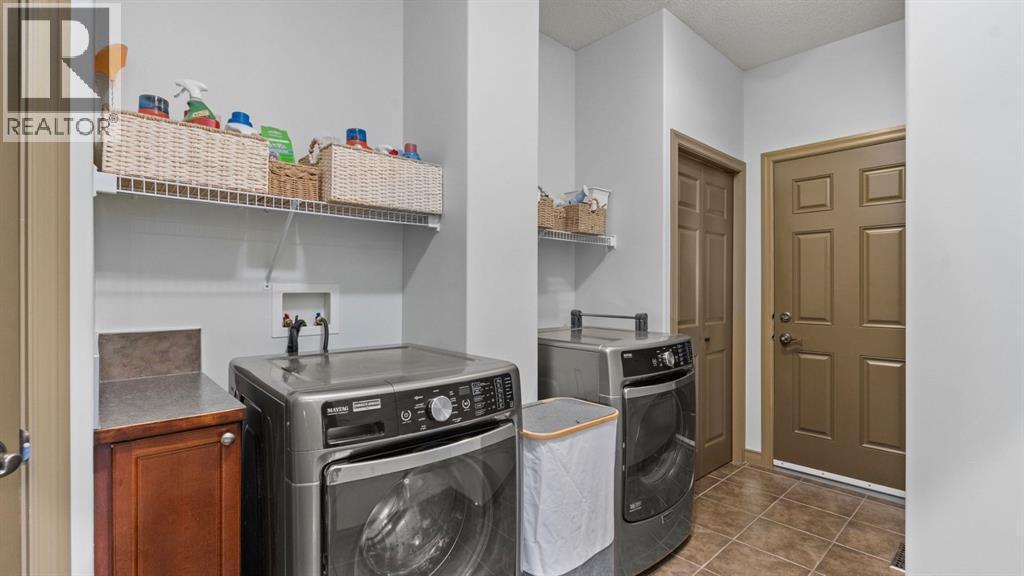 189 Rockyspring Terrace Nw, Calgary, AB - Indoor Photo Showing Laundry Room