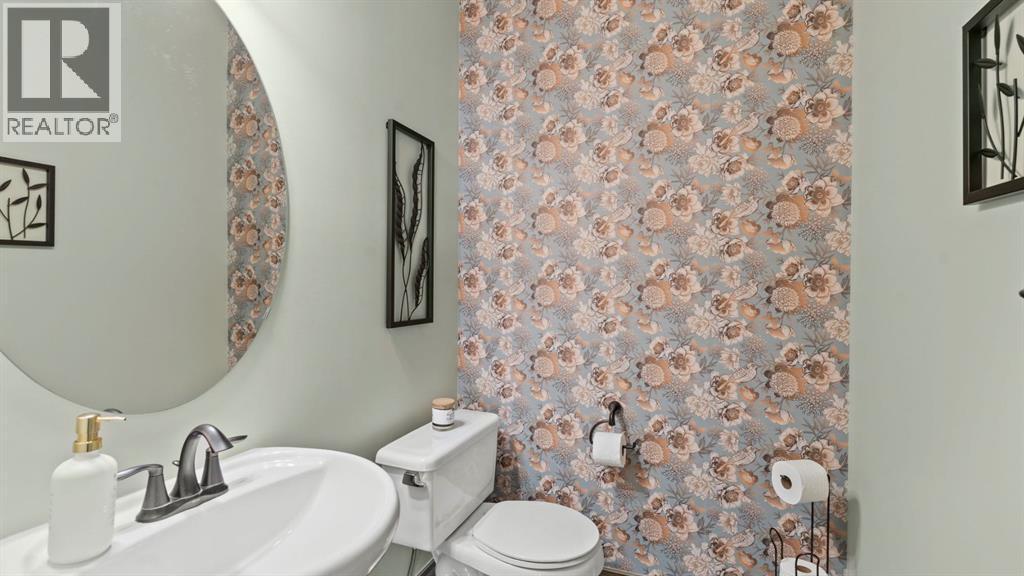 189 Rockyspring Terrace Nw, Calgary, AB - Indoor Photo Showing Bathroom