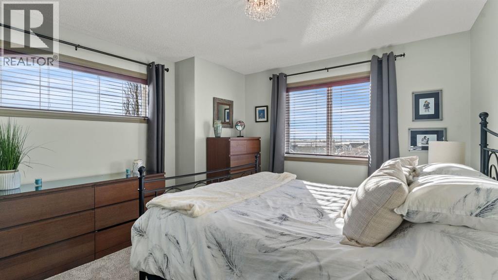 189 Rockyspring Terrace Nw, Calgary, AB - Indoor Photo Showing Bedroom