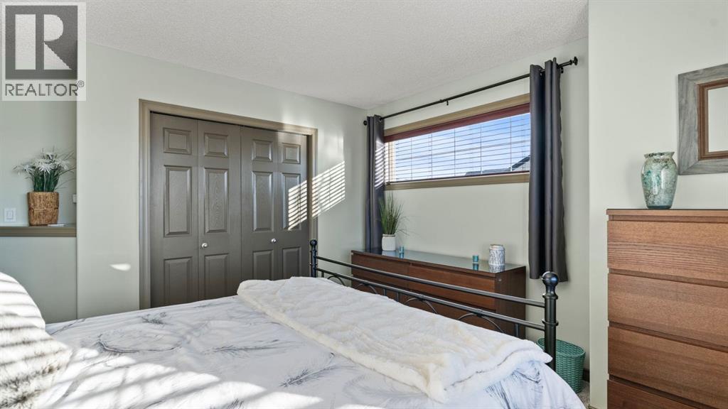 189 Rockyspring Terrace Nw, Calgary, AB - Indoor Photo Showing Bedroom