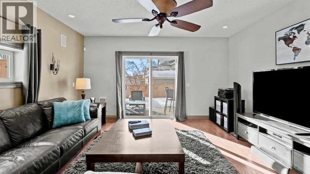 189 Rockyspring Terrace Nw, Calgary, AB - Indoor Photo Showing Living Room