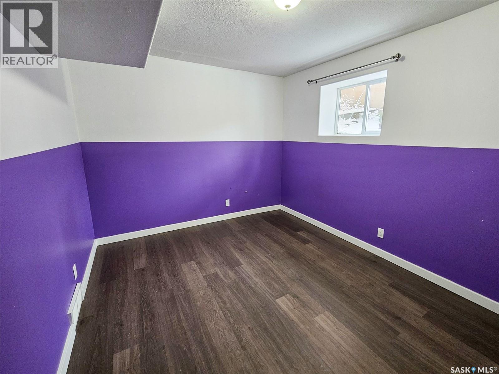 251 5Th Avenue Se, Swift Current, SK - Indoor Photo Showing Other Room