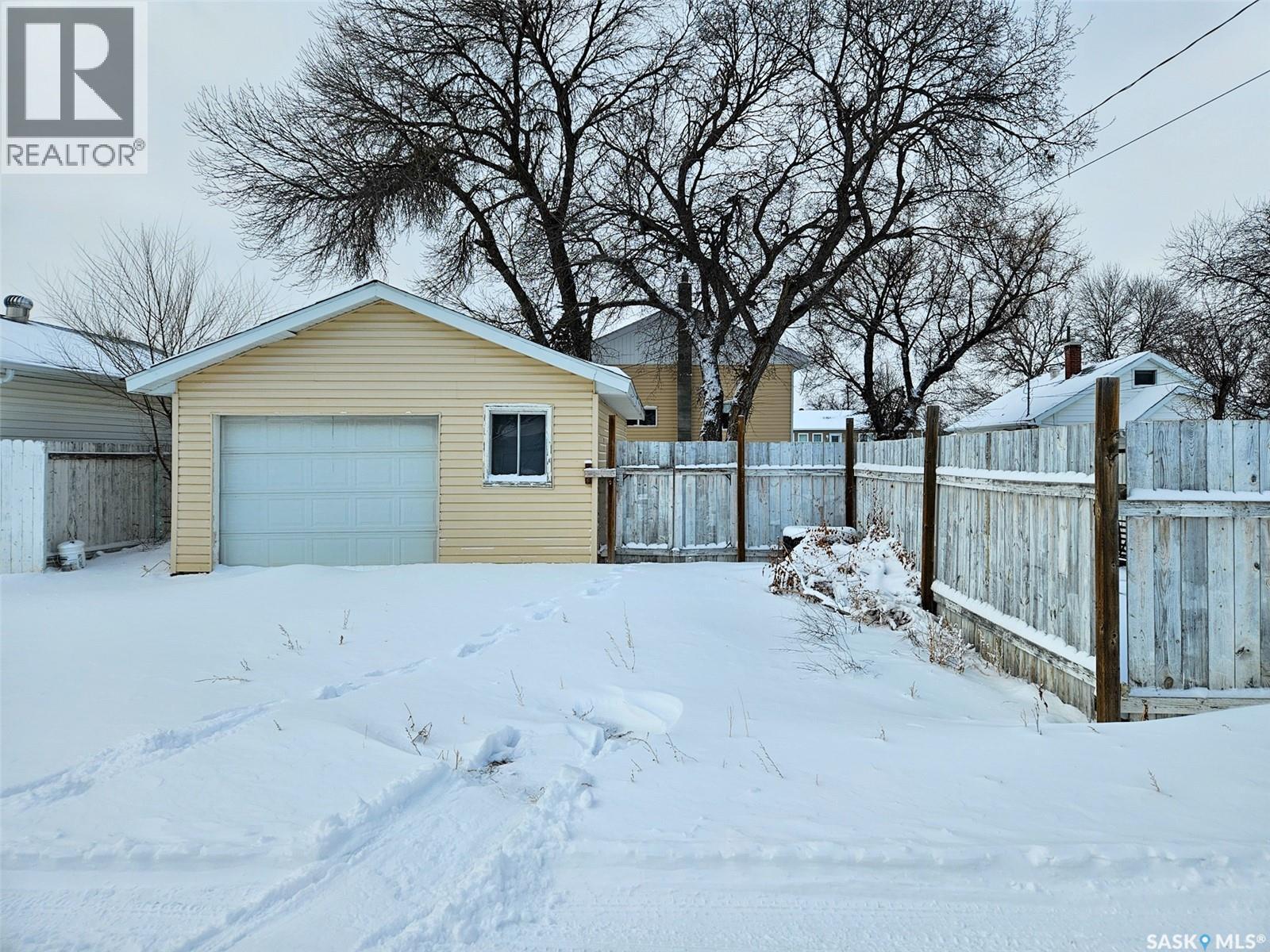 251 5Th Avenue Se, Swift Current, SK - Outdoor