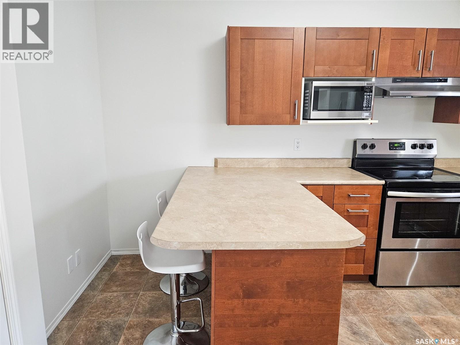 251 5Th Avenue Se, Swift Current, SK - Indoor Photo Showing Kitchen With Stainless Steel Kitchen