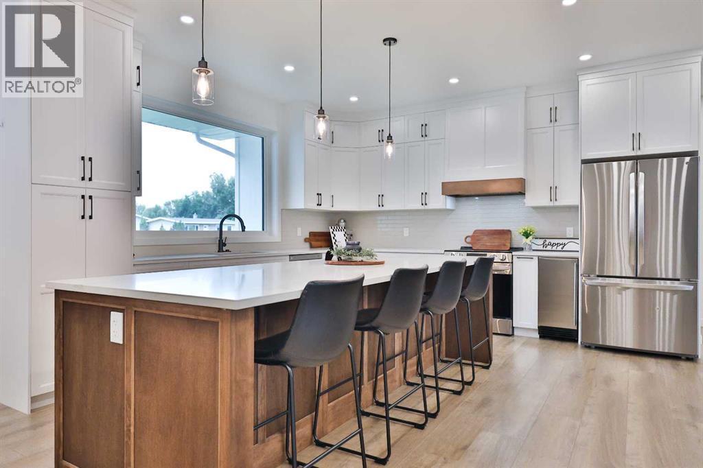246 4A Street, Stirling, AB - Indoor Photo Showing Kitchen With Upgraded Kitchen