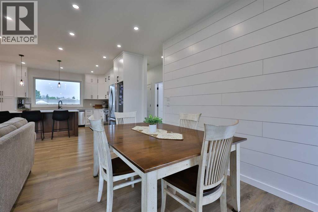 246 4A Street, Stirling, AB - Indoor Photo Showing Dining Room
