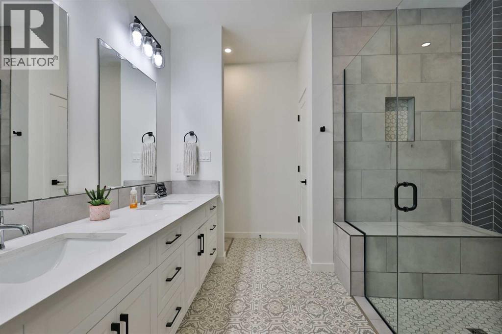 246 4A Street, Stirling, AB - Indoor Photo Showing Bathroom