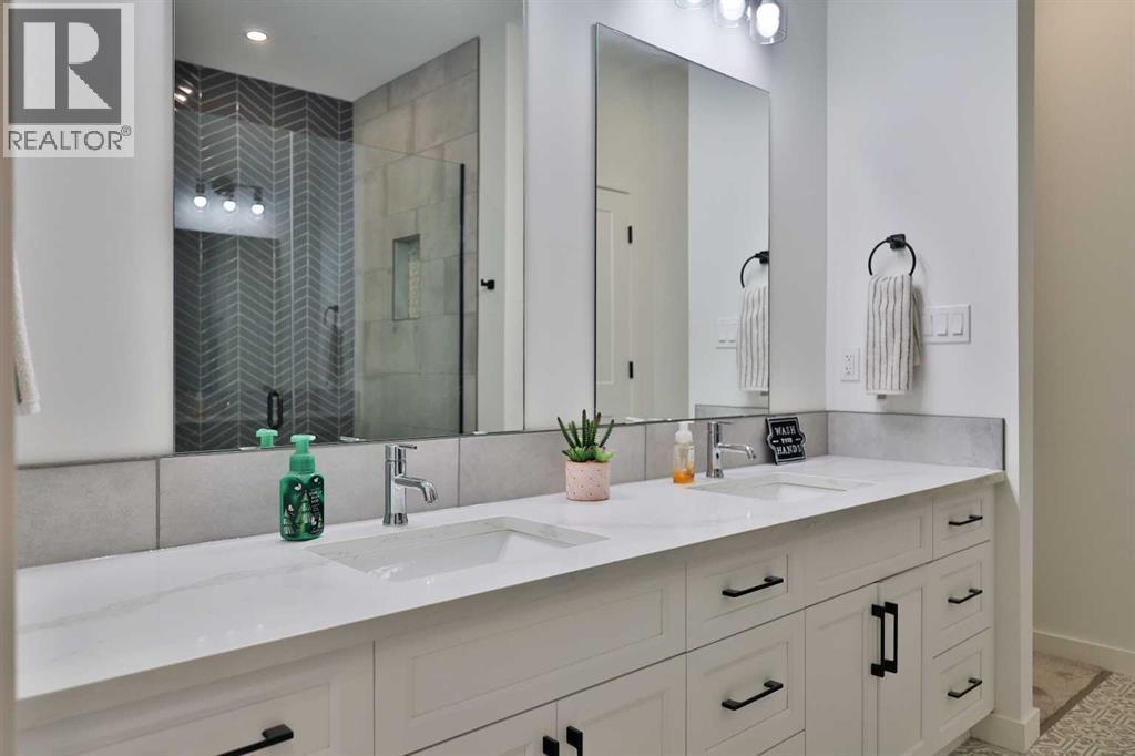 246 4A Street, Stirling, AB - Indoor Photo Showing Bathroom