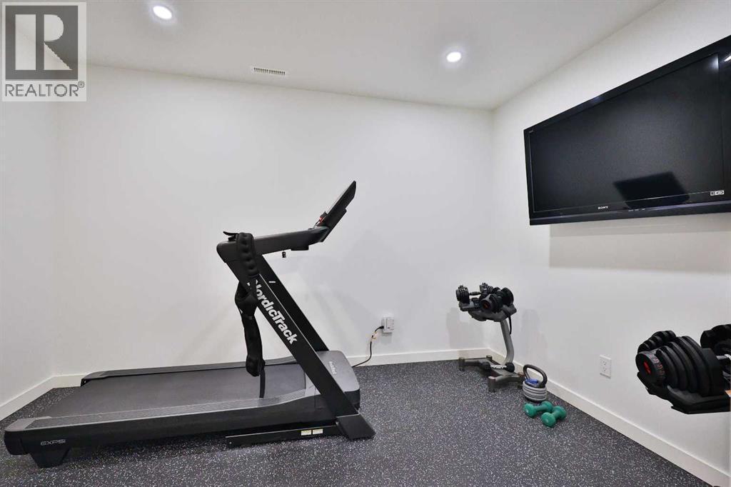246 4A Street, Stirling, AB - Indoor Photo Showing Gym Room