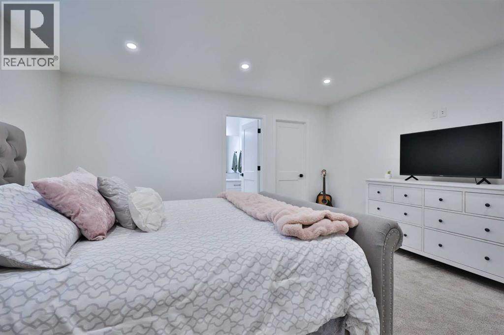 246 4A Street, Stirling, AB - Indoor Photo Showing Bedroom