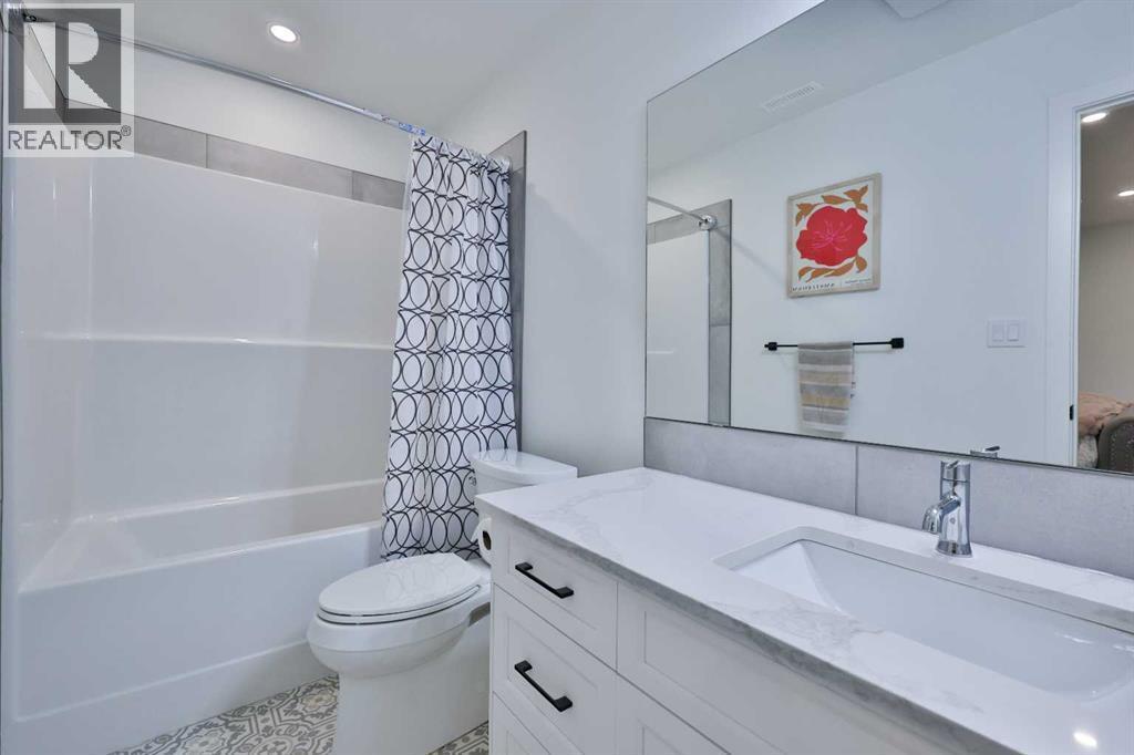 246 4A Street, Stirling, AB - Indoor Photo Showing Bathroom