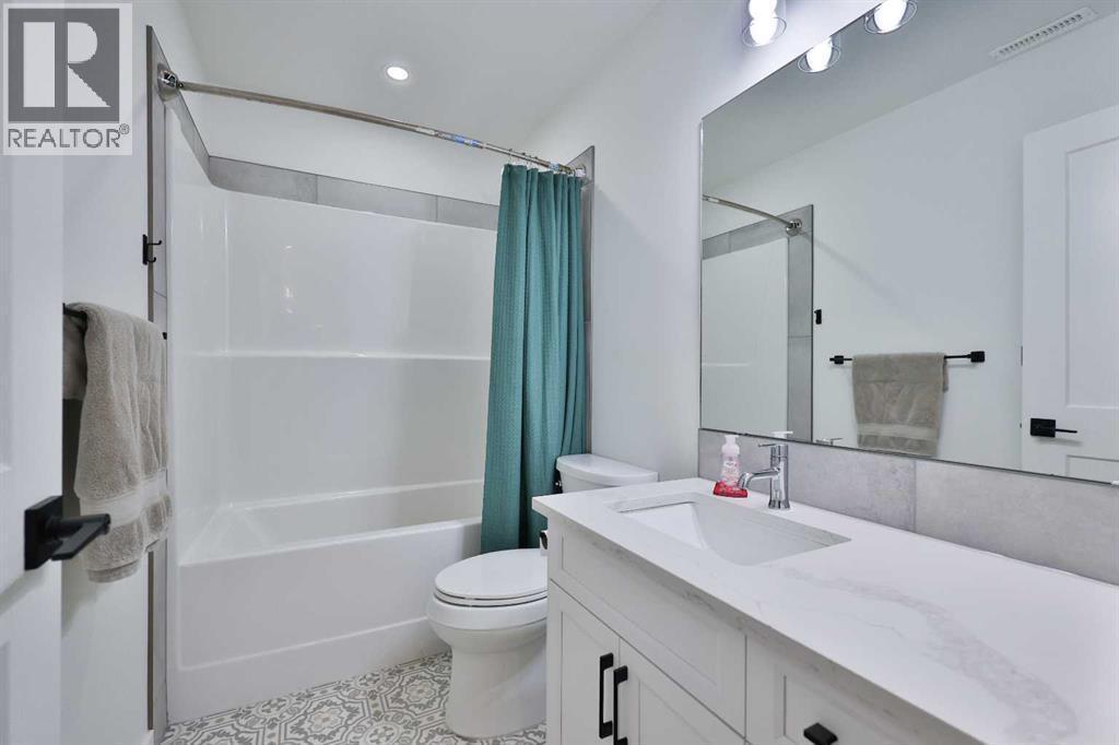 246 4A Street, Stirling, AB - Indoor Photo Showing Bathroom