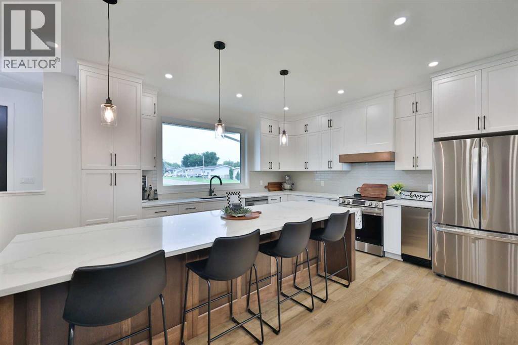 246 4A Street, Stirling, AB - Indoor Photo Showing Kitchen With Upgraded Kitchen