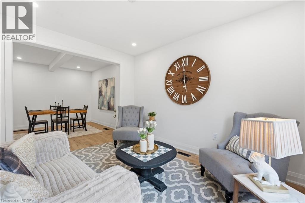 55 Jones Street, Hamilton, ON - Indoor Photo Showing Living Room