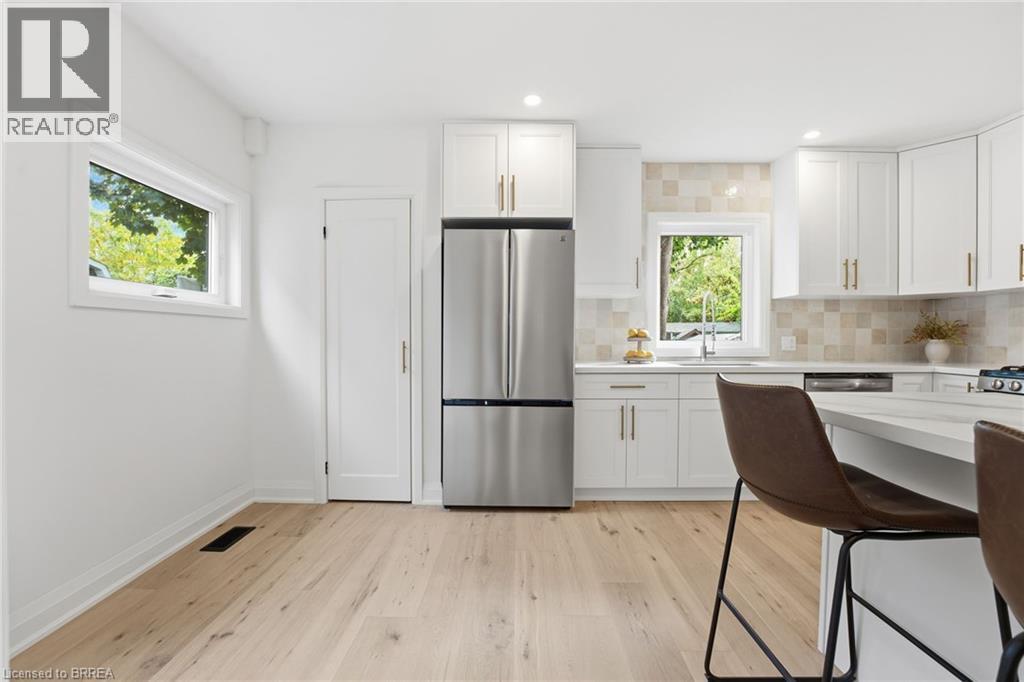 55 Jones Street, Hamilton, ON - Indoor Photo Showing Kitchen