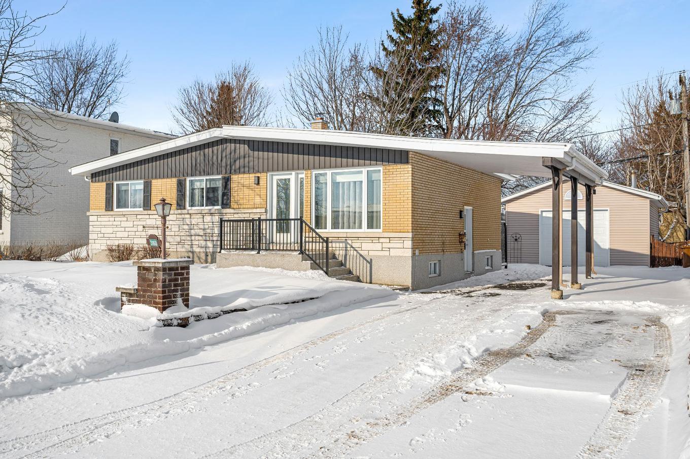 Façade - 3160 Rue Bernard, Saint-Hyacinthe, QC - Outdoor