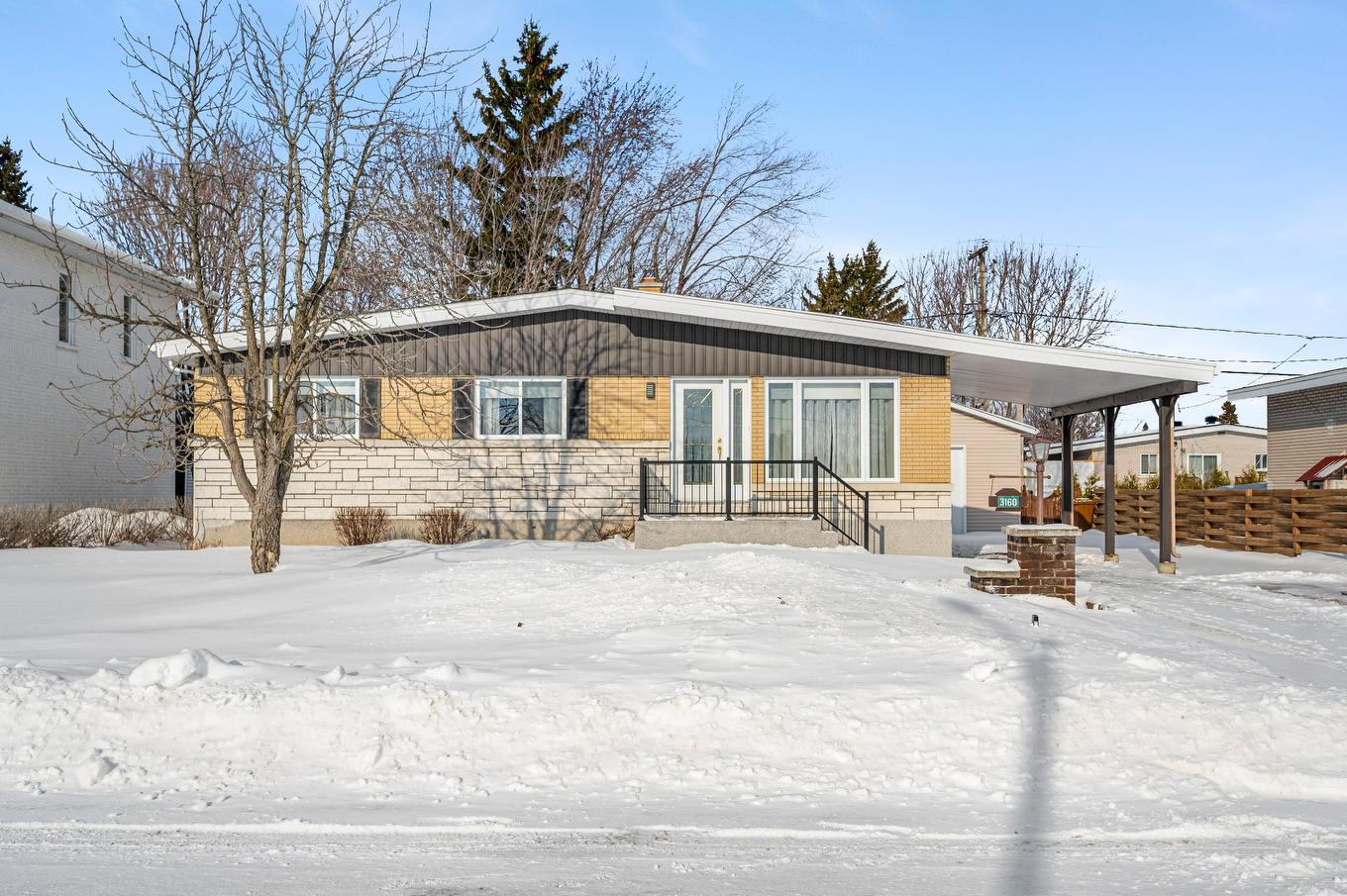 Façade - 3160 Rue Bernard, Saint-Hyacinthe, QC - Outdoor