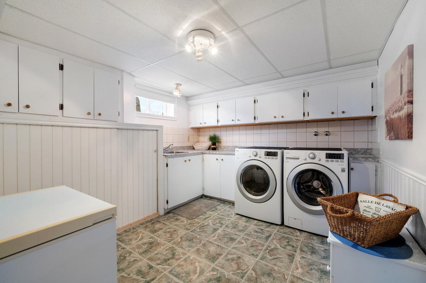 Salle de lavage - 3160 Rue Bernard, Saint-Hyacinthe, QC - Indoor Photo Showing Laundry Room