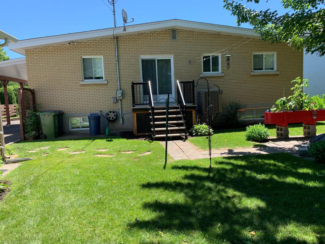 Face arrière - 3160 Rue Bernard, Saint-Hyacinthe, QC - Outdoor