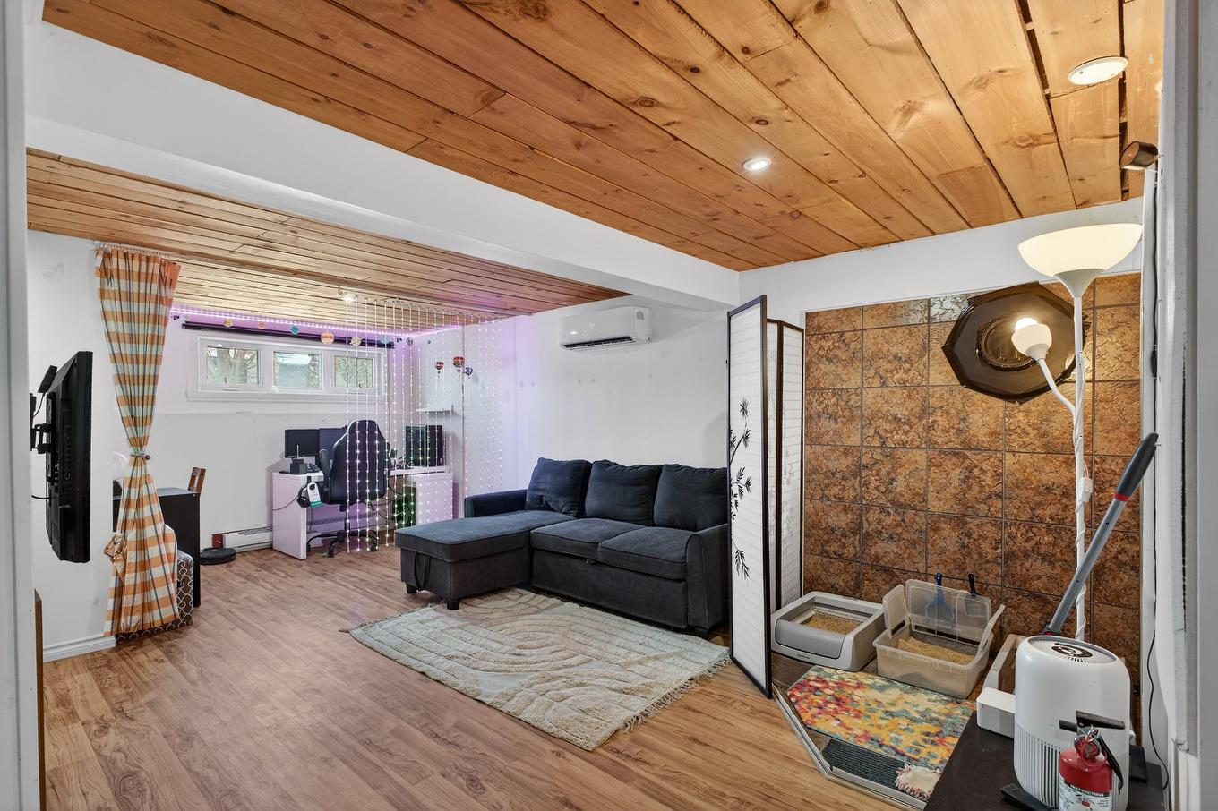 Salle familiale - 118 Rue Guy, Vaudreuil-Dorion, QC - Indoor Photo Showing Other Room