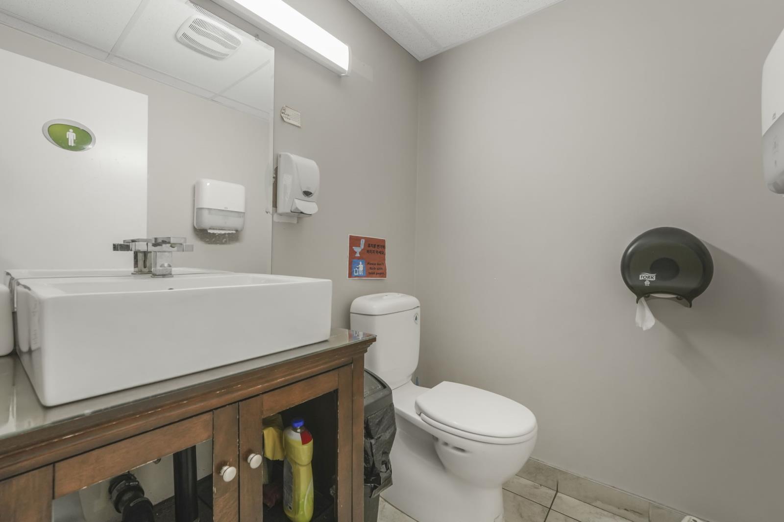 8711 82 Avenue Nw, Edmonton, AB