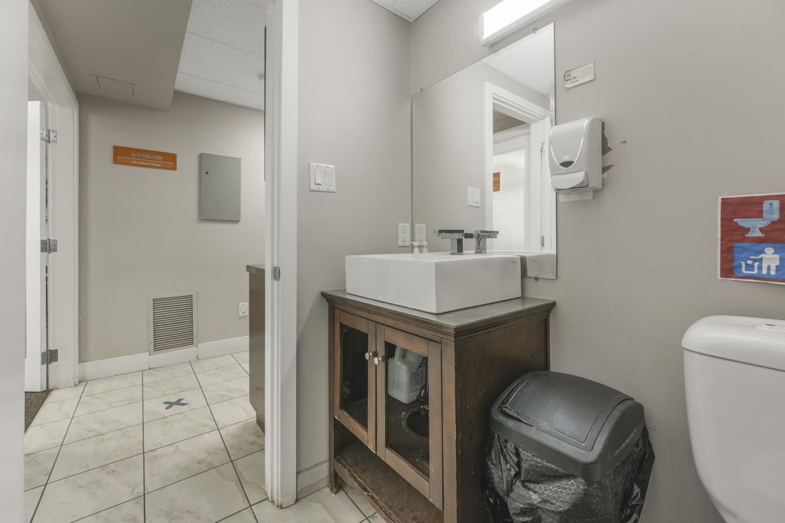 8711 82 Avenue Nw, Edmonton, AB