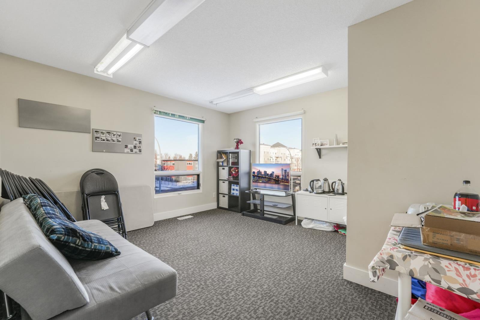 8711 82 Avenue Nw, Edmonton, AB