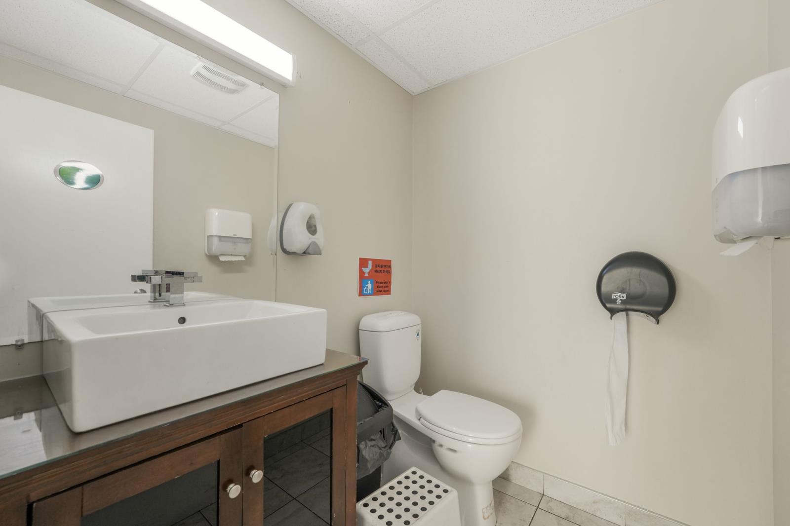 8711 82 Avenue Nw, Edmonton, AB