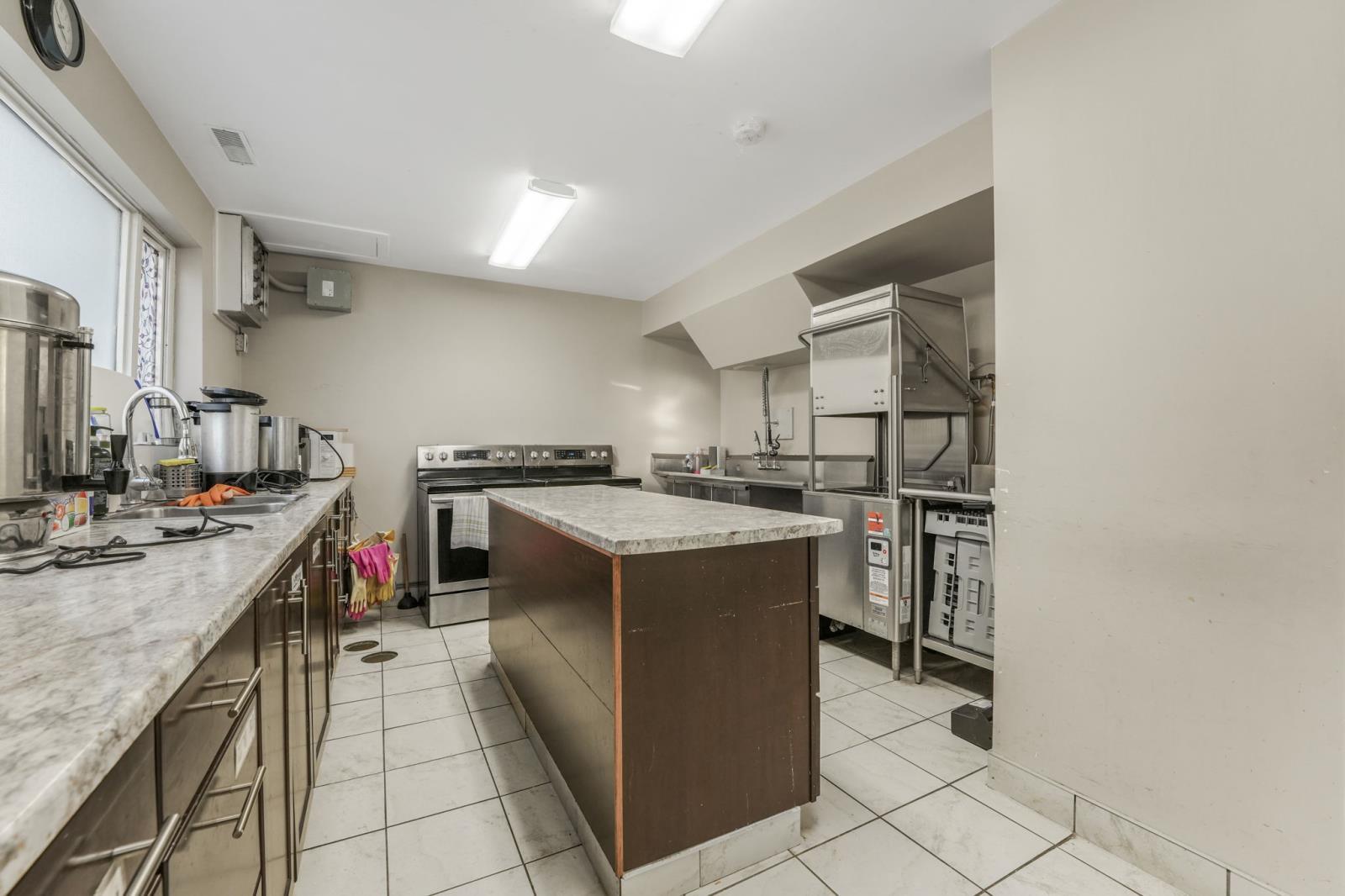 8711 82 Avenue Nw, Edmonton, AB