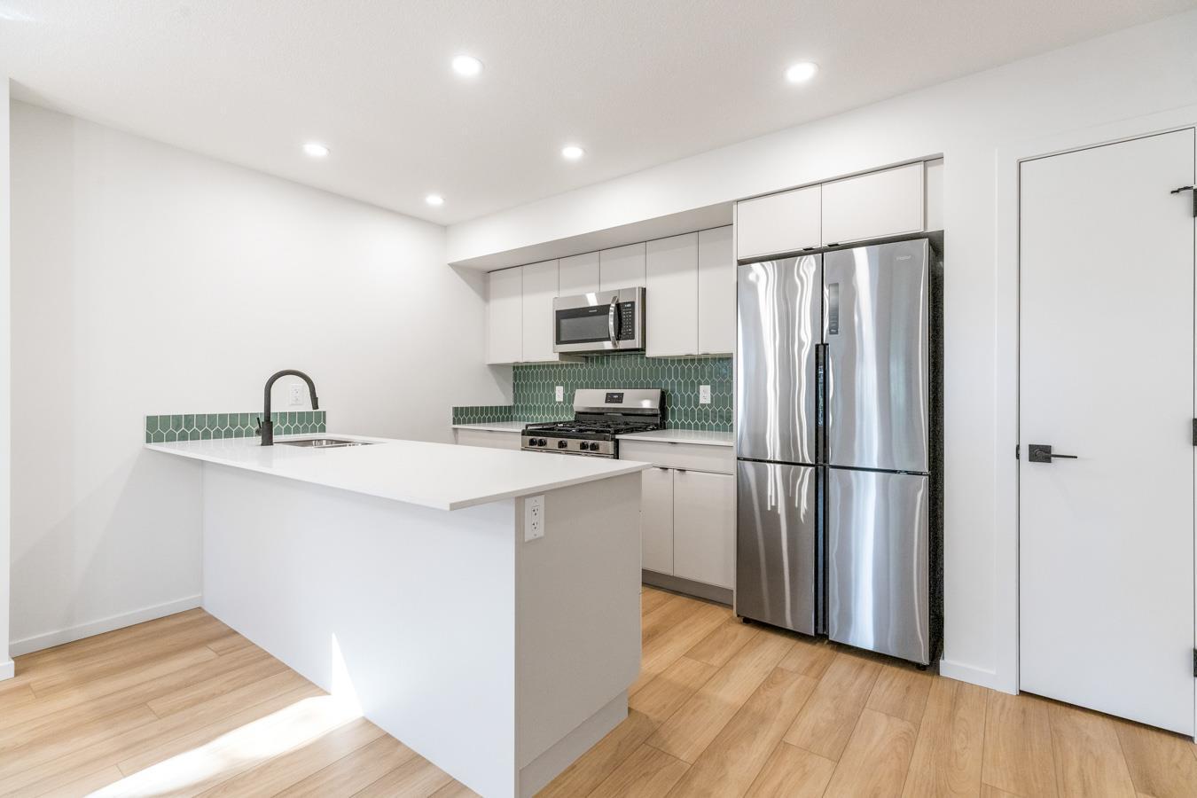 11939 101 Street, Edmonton, AB - Indoor Photo Showing Kitchen With Upgraded Kitchen