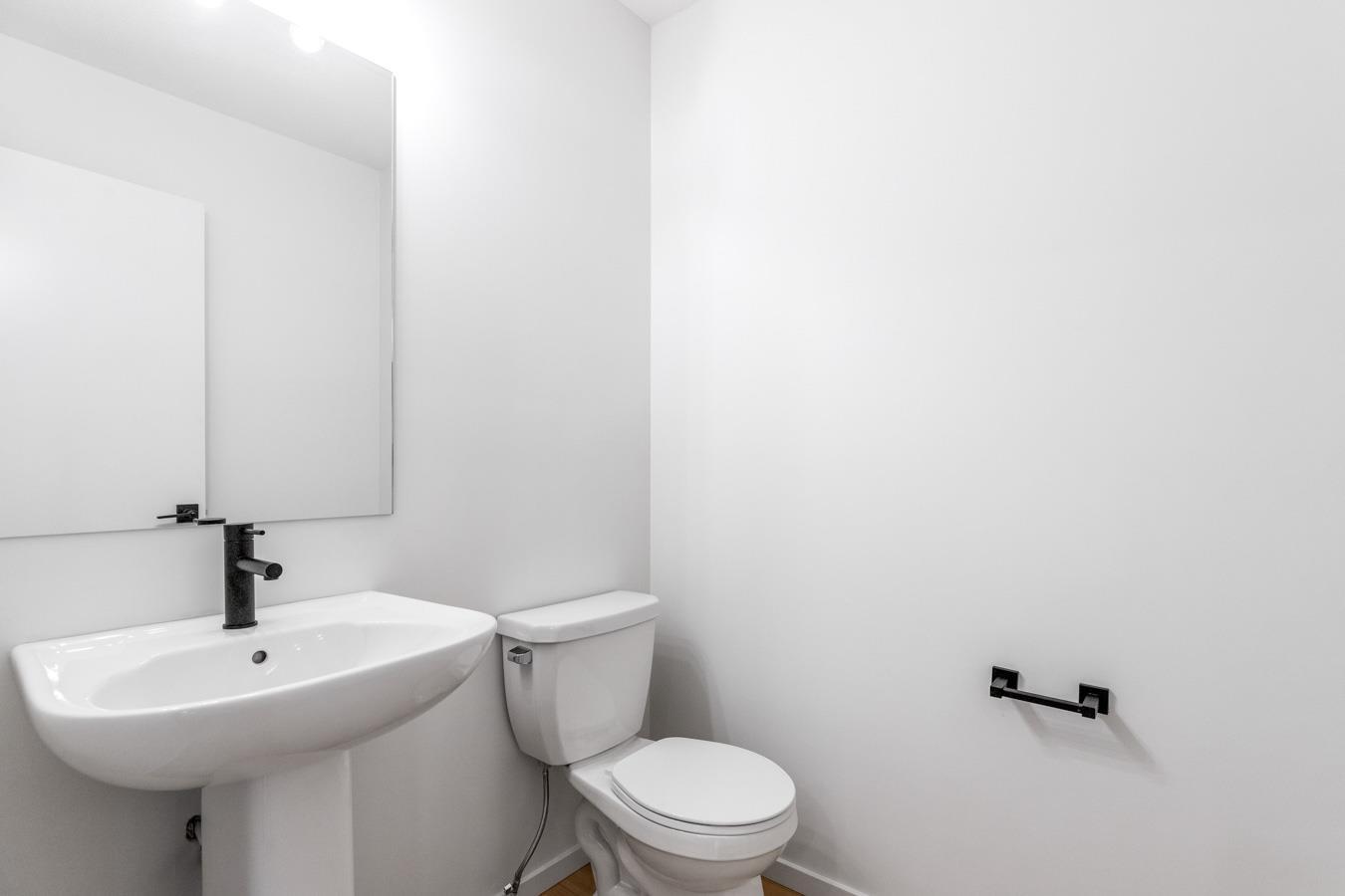 11939 101 Street, Edmonton, AB - Indoor Photo Showing Bathroom