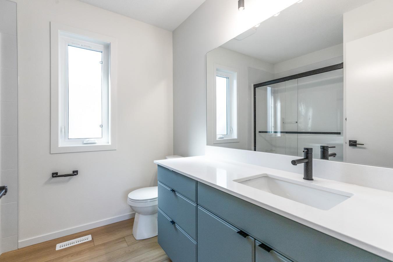 11939 101 Street, Edmonton, AB - Indoor Photo Showing Bathroom