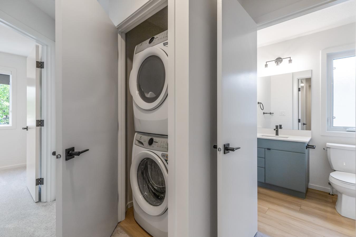 11939 101 Street, Edmonton, AB - Indoor Photo Showing Laundry Room