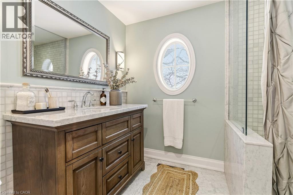 640 George Street, Burlington, ON - Indoor Photo Showing Bathroom