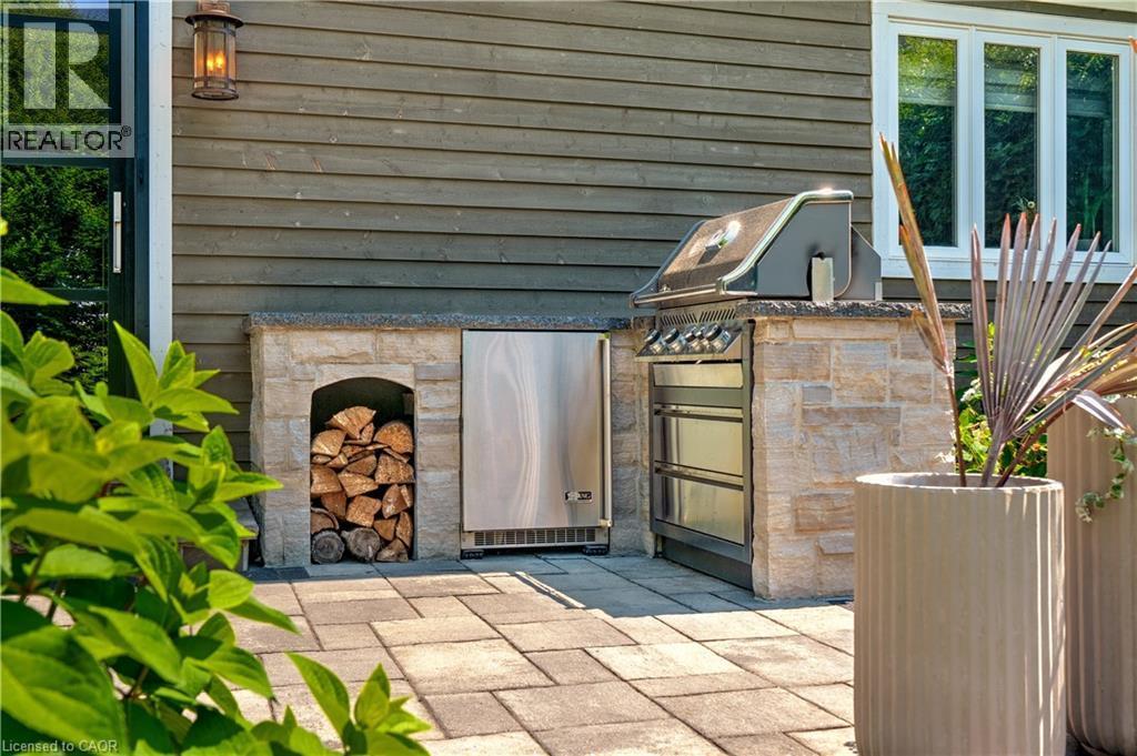 640 George Street, Burlington, ON - Outdoor With Exterior