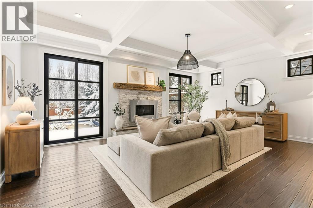 640 George Street, Burlington, ON - Indoor Photo Showing Living Room With Fireplace