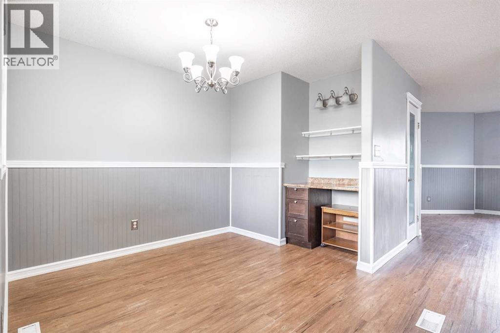 263 Upland Avenue, Brooks, AB - Indoor