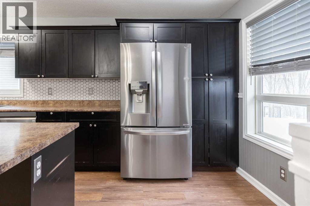 263 Upland Avenue, Brooks, AB - Indoor Photo Showing Kitchen