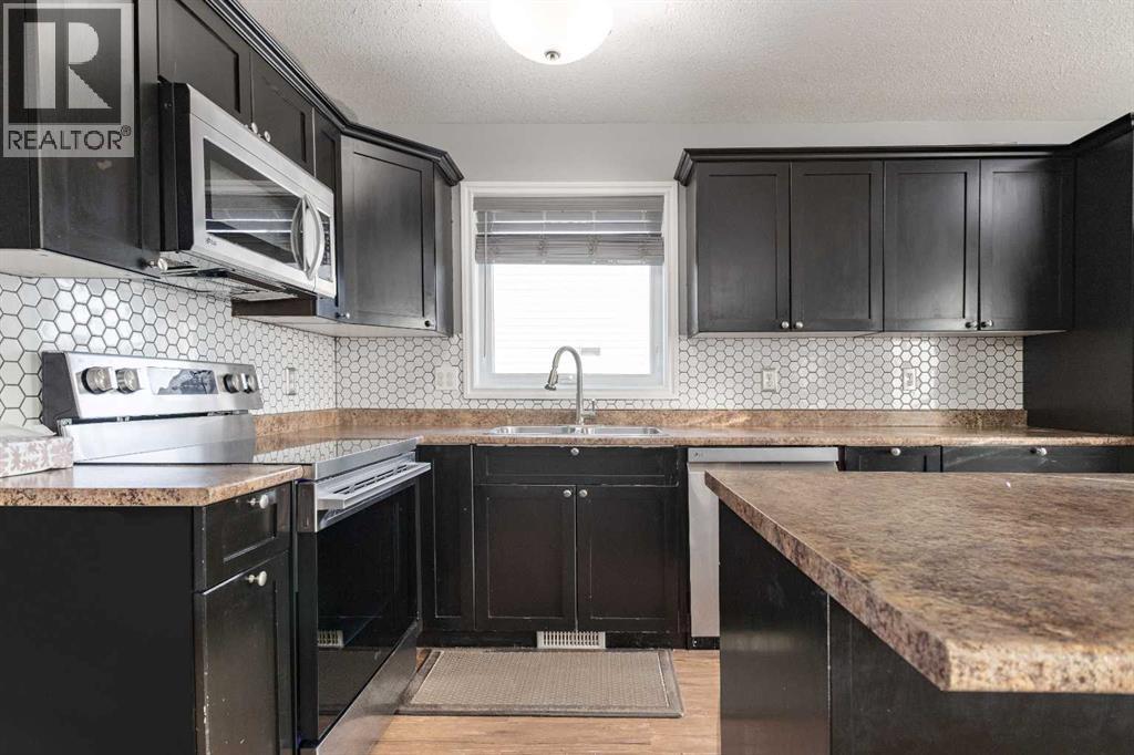 263 Upland Avenue, Brooks, AB - Indoor Photo Showing Kitchen With Double Sink