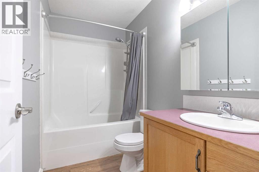 263 Upland Avenue, Brooks, AB - Indoor Photo Showing Bathroom