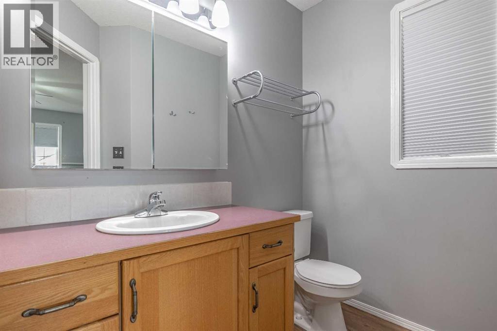 263 Upland Avenue, Brooks, AB - Indoor Photo Showing Bathroom