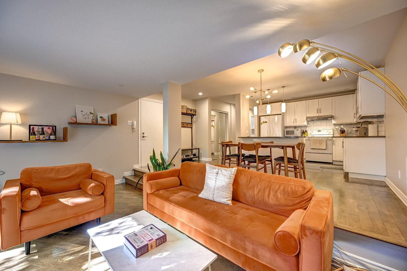 Salon - A-179 Av. De Navarre, Saint-Lambert, QC - Indoor Photo Showing Living Room