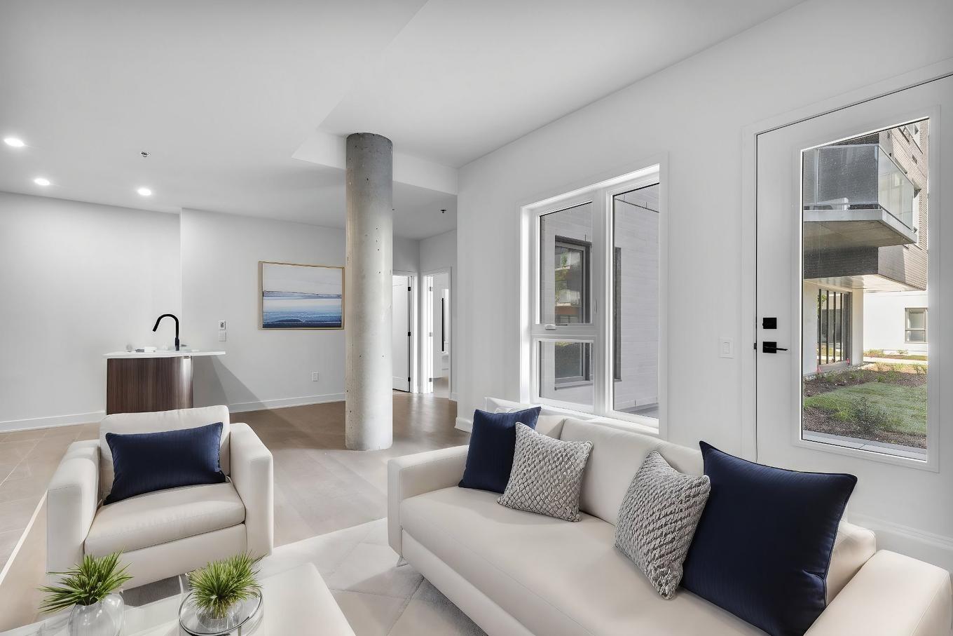 Salon - 106-2030 Rue Lucien-Thimens, Montréal (Saint-Laurent), QC - Indoor Photo Showing Living Room